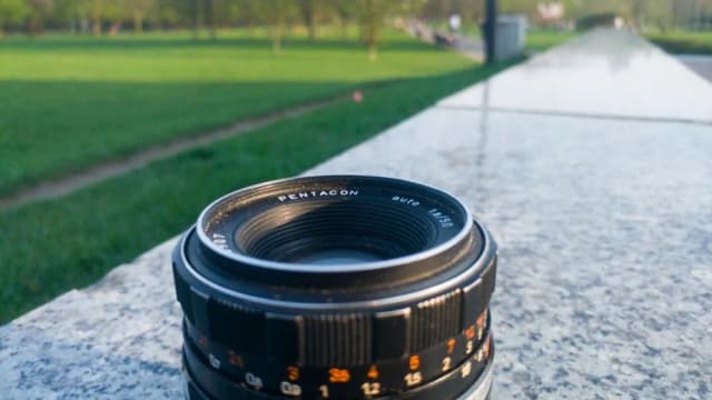 35 mm czy 50 mm? Wybierz idealny obiektyw stałoogniskowy bez błędów 35 mm czy 50 mm? Wybierz idealny obiektyw stałoogniskowy bez błędów