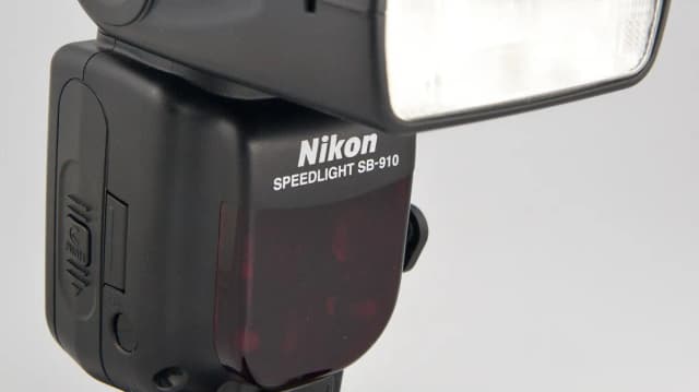Nikon lampa błyskowa: błędy, które popełniasz przy wyborze speedlight'a Nikon lampa błyskowa: błędy, które popełniasz przy wyborze speedlight'a