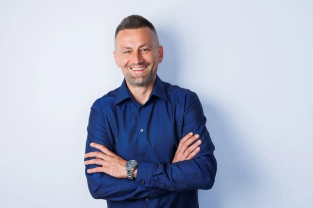 Jak zrobić zdjęcie do CV telefonem, aby wyglądało profesjonalnie Jak zrobić zdjęcie do CV telefonem, aby wyglądało profesjonalnie