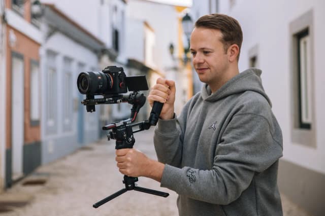 Jaki aparat do filmowania? Prosty przewodnik po kamerach dla każdego Jaki aparat do filmowania? Prosty przewodnik po kamerach dla każdego