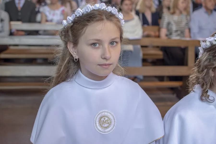 Ile bierze fotograf za komunie? Ceny, które mogą Cię zaskoczyć Ile bierze fotograf za komunie? Ceny, które mogą Cię zaskoczyć