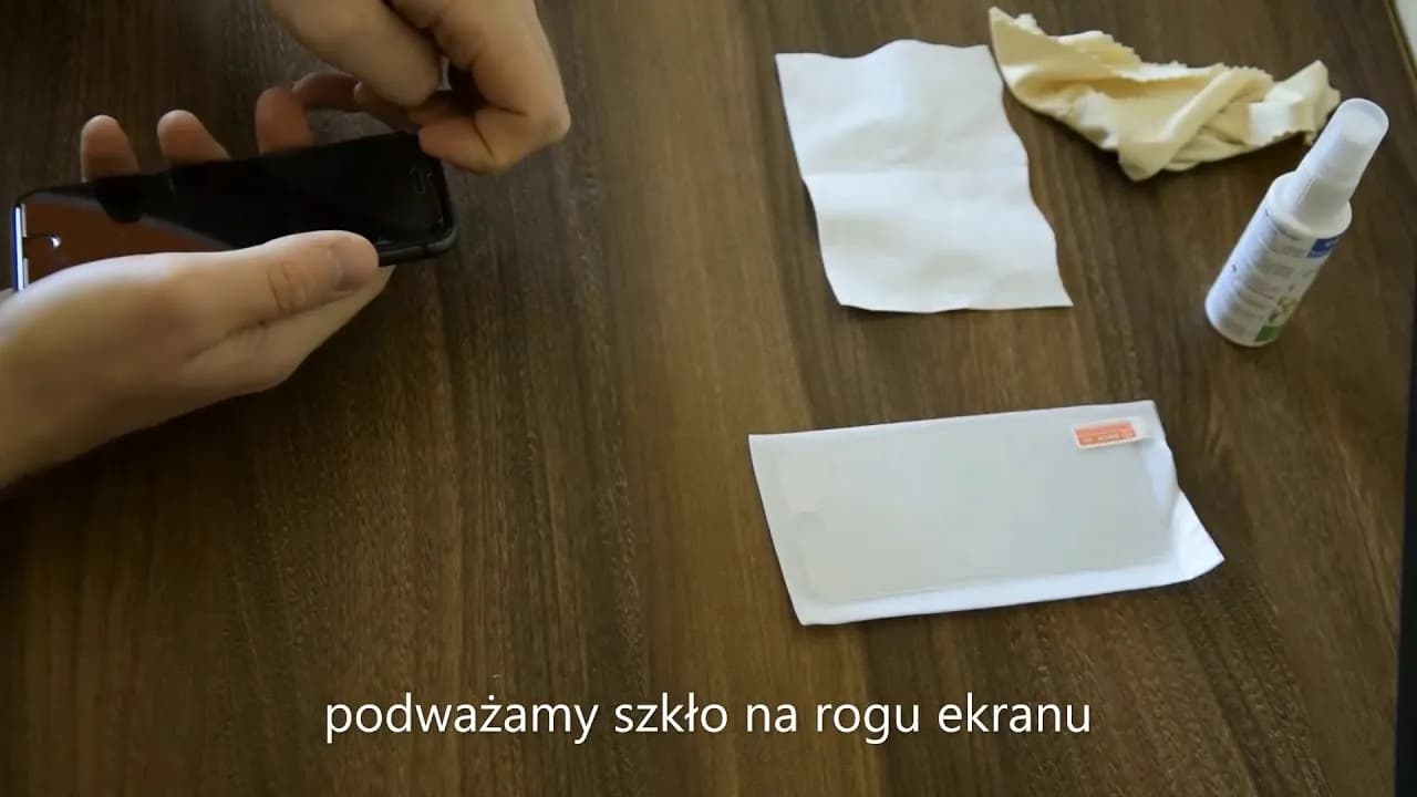 Bezpieczne zdejmowanie szkła hartowanego z aparatu bez ryzyka uszkodzenia Bezpieczne zdejmowanie szkła hartowanego z aparatu bez ryzyka uszkodzenia