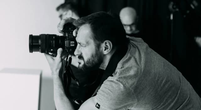 Na czym polega praca fotografa? Odkryj tajniki zawodu i wyzwania Na czym polega praca fotografa? Odkryj tajniki zawodu i wyzwania